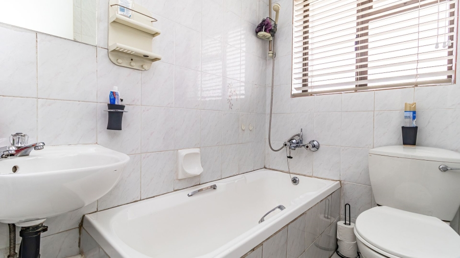 4 Bedroom Property for Sale in Edenvale Central Gauteng