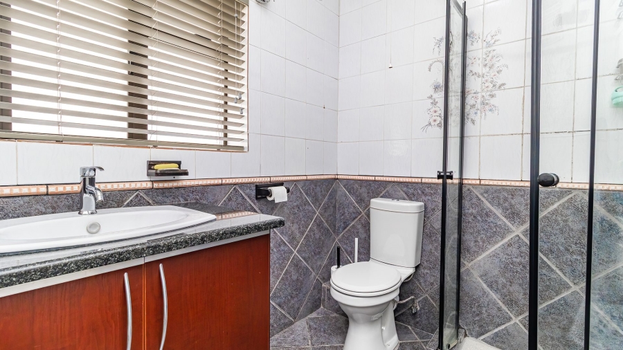 4 Bedroom Property for Sale in Edenvale Central Gauteng