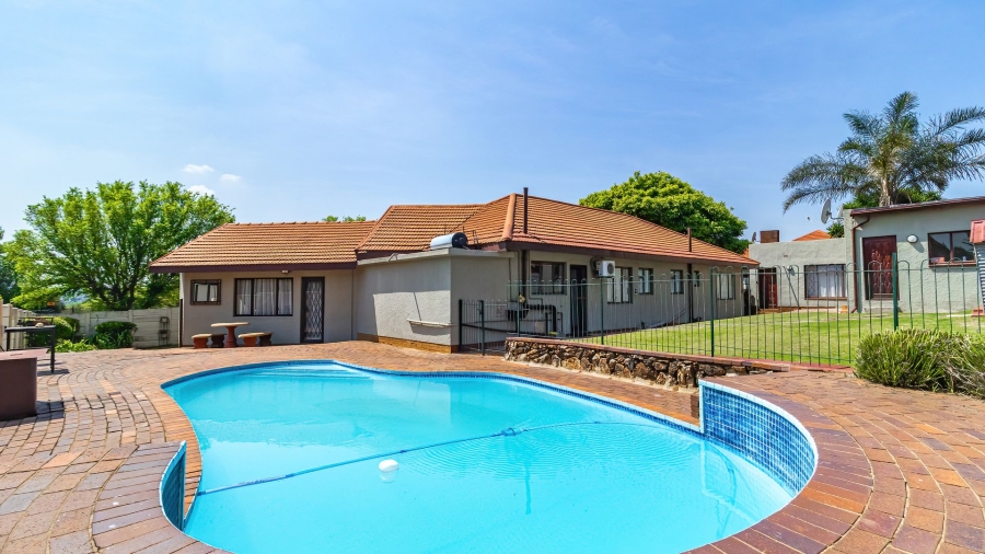 4 Bedroom Property for Sale in Edenvale Central Gauteng