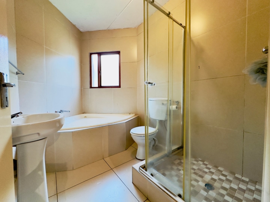 To Let 3 Bedroom Property for Rent in Northwold Gauteng