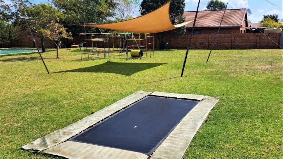 To Let 3 Bedroom Property for Rent in Kleinfontein A H Gauteng