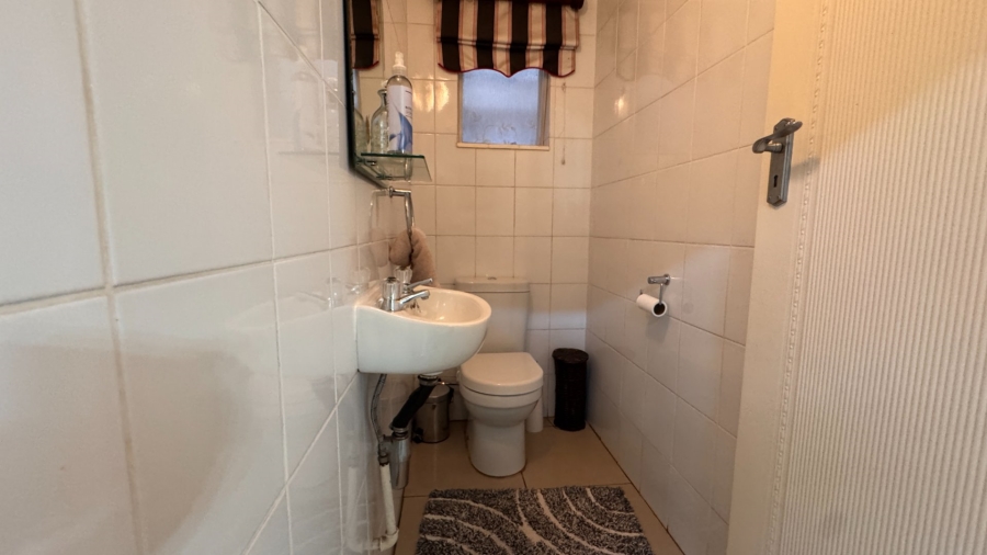 3 Bedroom Property for Sale in Three Rivers Proper Gauteng