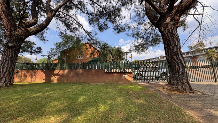 3 Bedroom Property for Sale in Three Rivers Proper Gauteng
