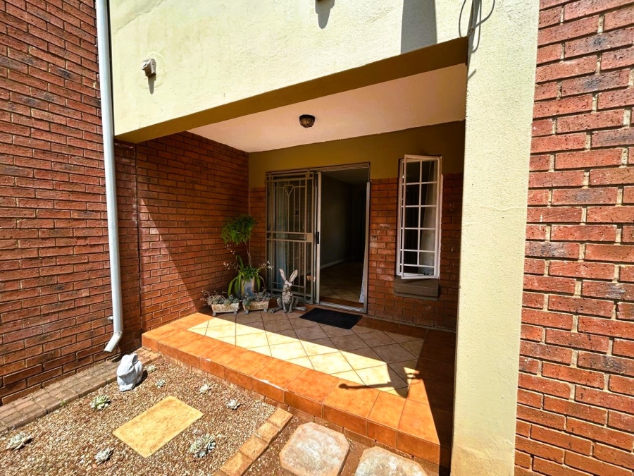 2 Bedroom Property for Sale in Eco Park Gauteng