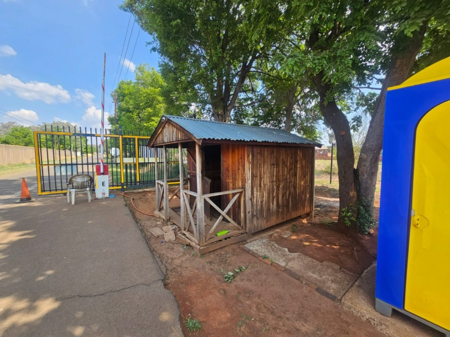 Commercial Property for Sale in Raslouw Gauteng