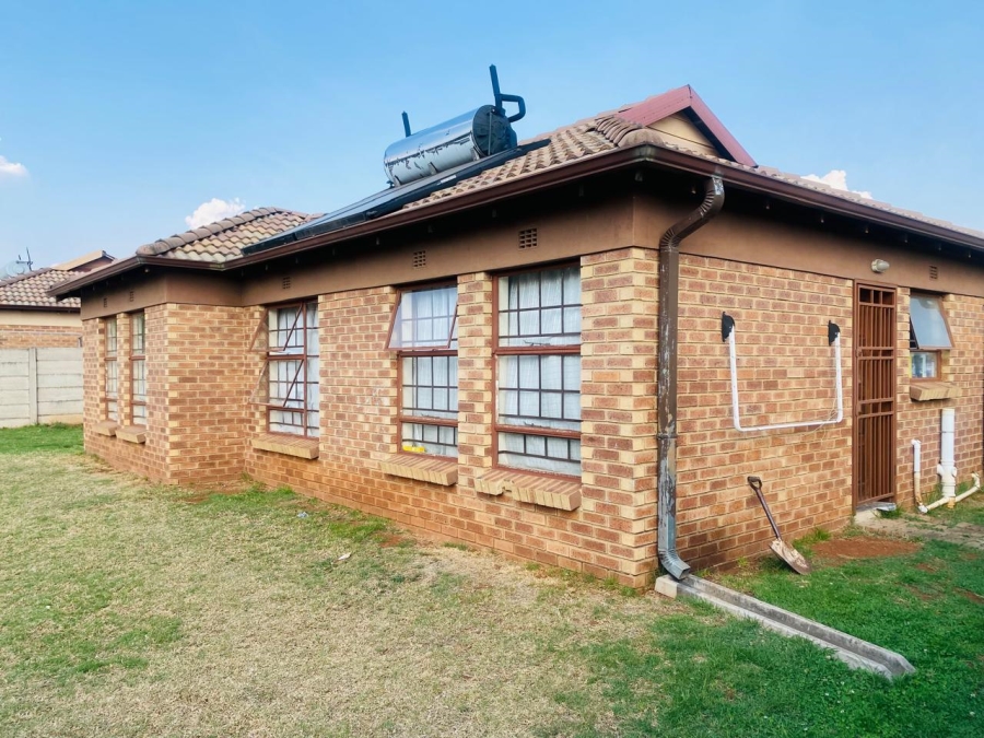 3 Bedroom Property for Sale in Clayville Industria Gauteng