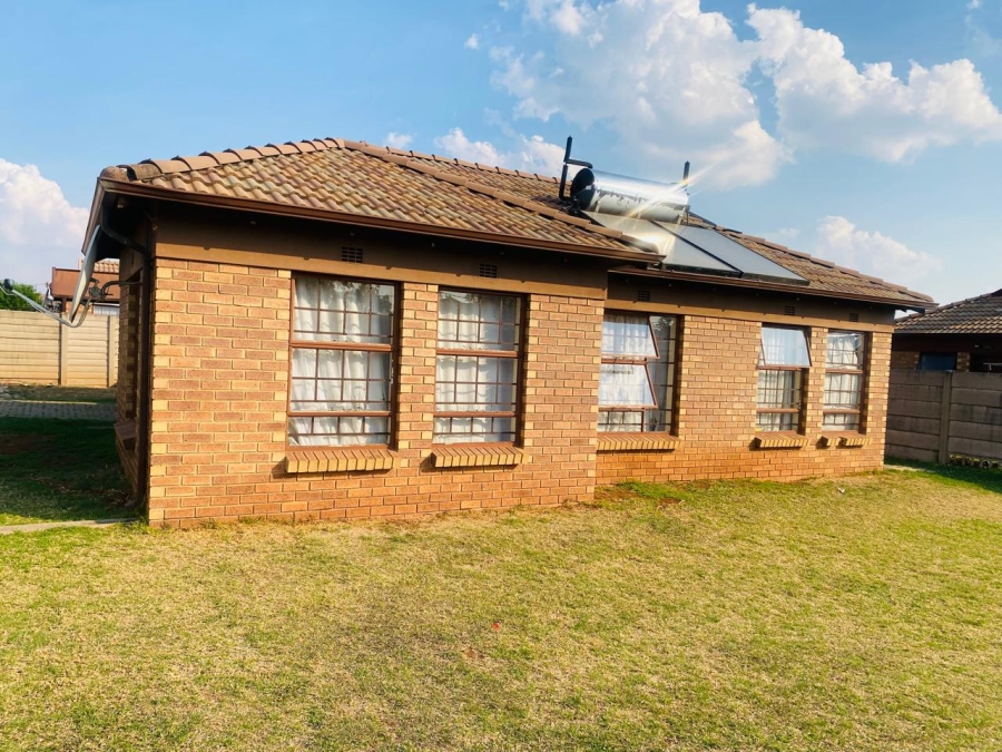 3 Bedroom Property for Sale in Clayville Industria Gauteng
