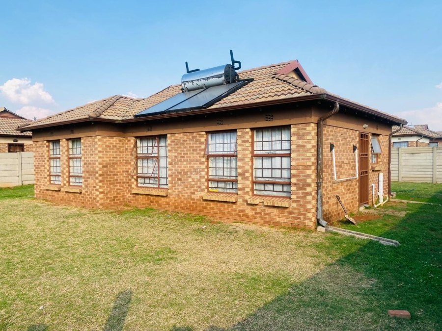 3 Bedroom Property for Sale in Clayville Industria Gauteng