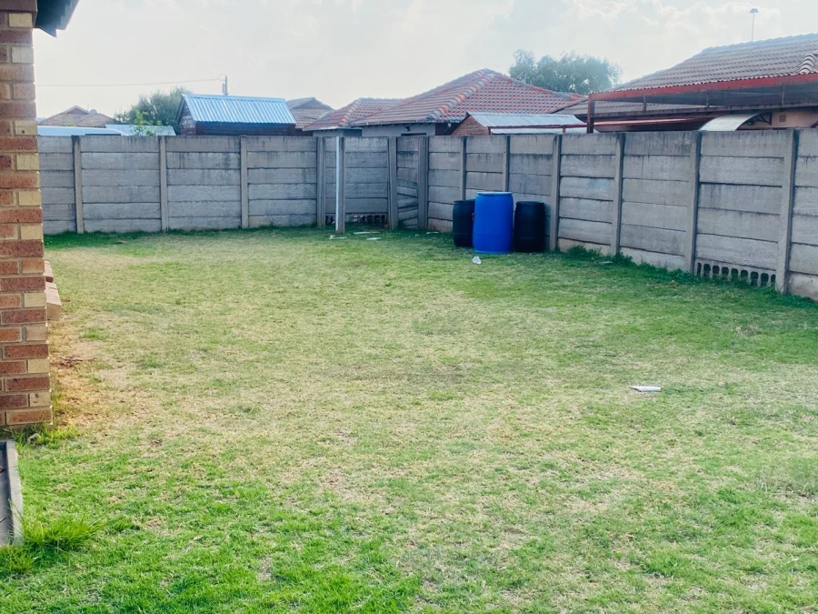 3 Bedroom Property for Sale in Clayville Industria Gauteng