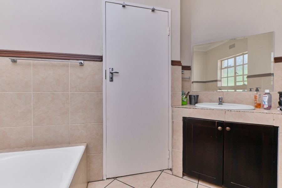 2 Bedroom Property for Sale in Bryanston Gauteng