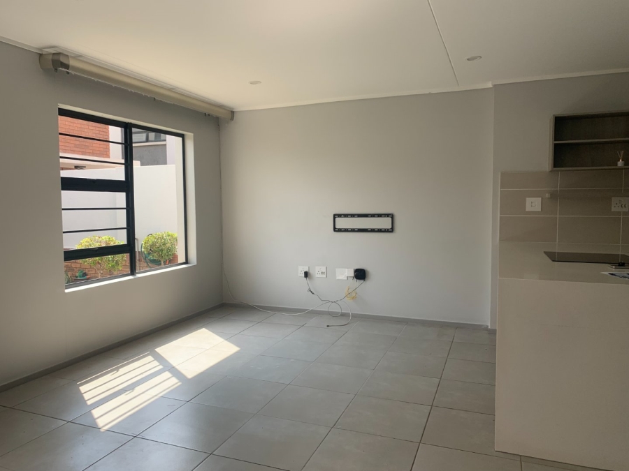 To Let 3 Bedroom Property for Rent in Amberfield Gauteng