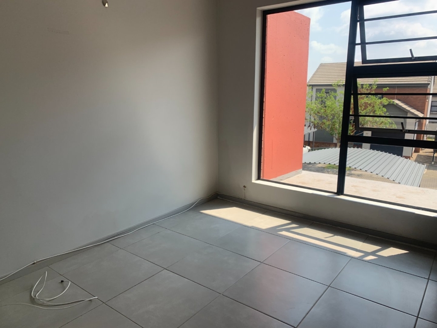 To Let 3 Bedroom Property for Rent in Amberfield Gauteng