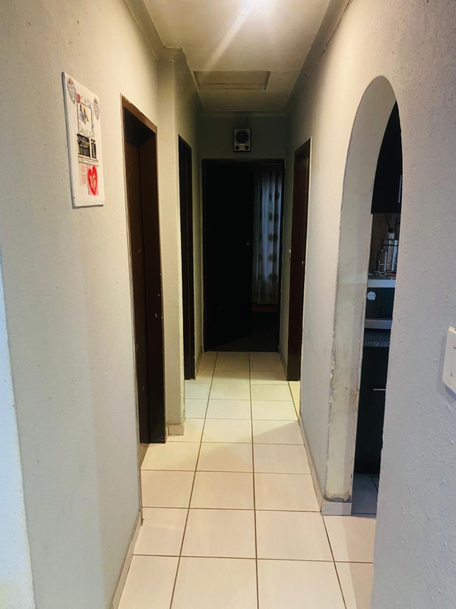 6 Bedroom Property for Sale in Olifantsfontein Gauteng