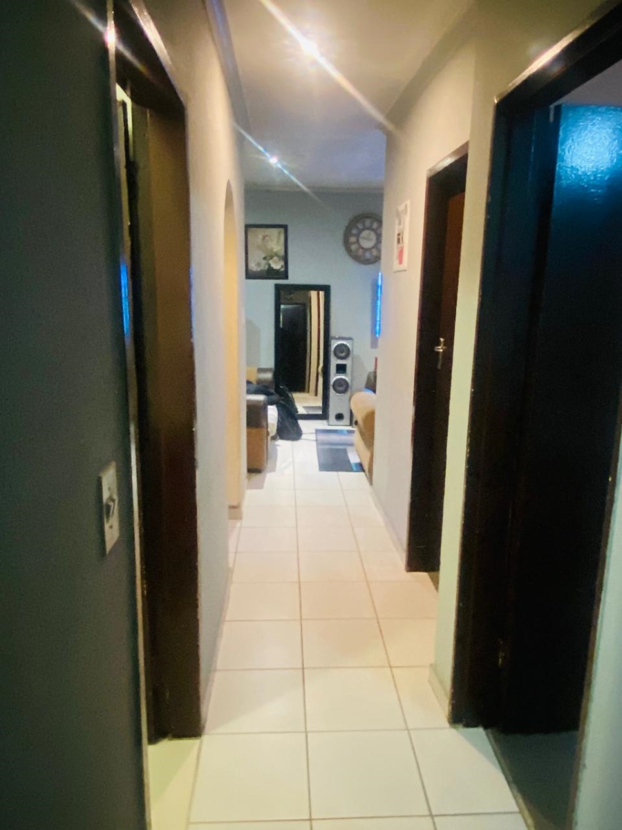 6 Bedroom Property for Sale in Olifantsfontein Gauteng