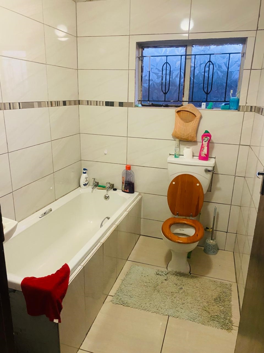 6 Bedroom Property for Sale in Olifantsfontein Gauteng