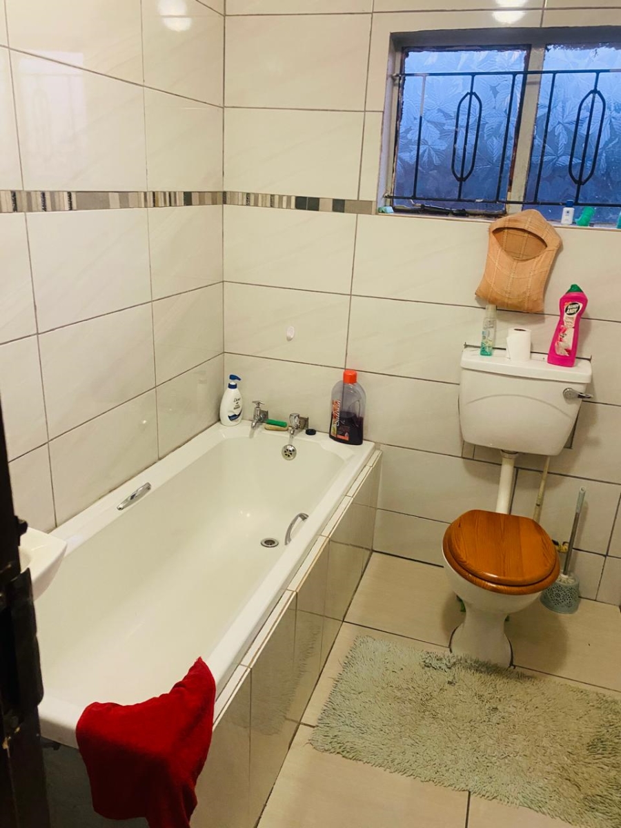 6 Bedroom Property for Sale in Olifantsfontein Gauteng