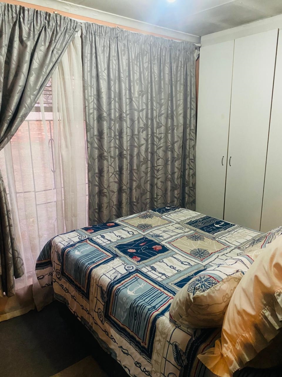 6 Bedroom Property for Sale in Olifantsfontein Gauteng