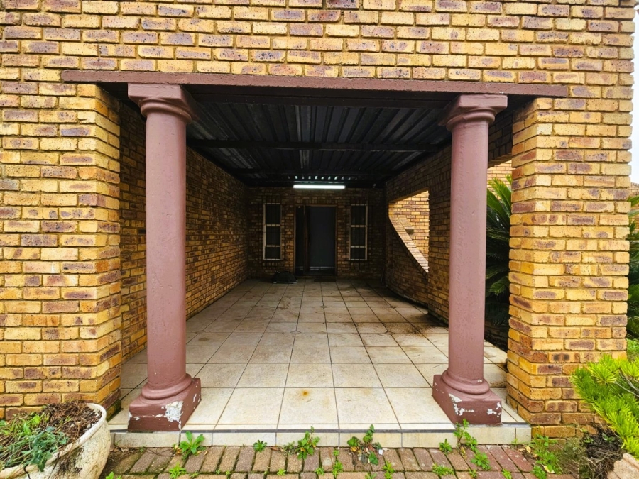 7 Bedroom Property for Sale in Casseldale Gauteng