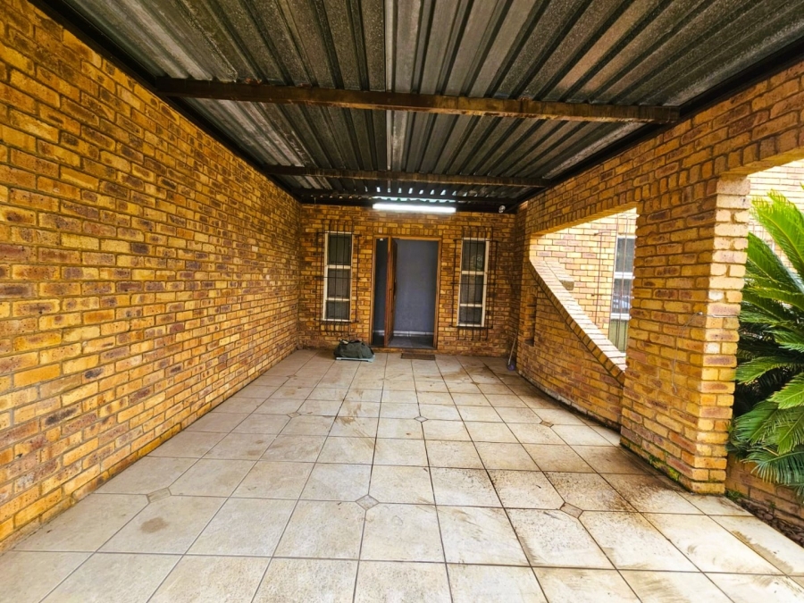 7 Bedroom Property for Sale in Casseldale Gauteng