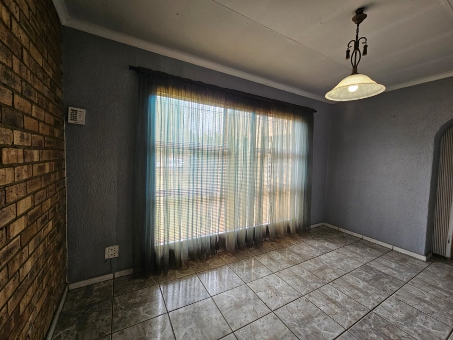 7 Bedroom Property for Sale in Casseldale Gauteng