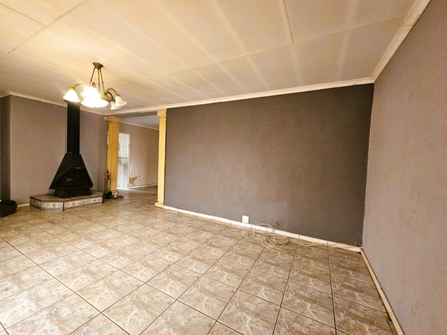 7 Bedroom Property for Sale in Casseldale Gauteng