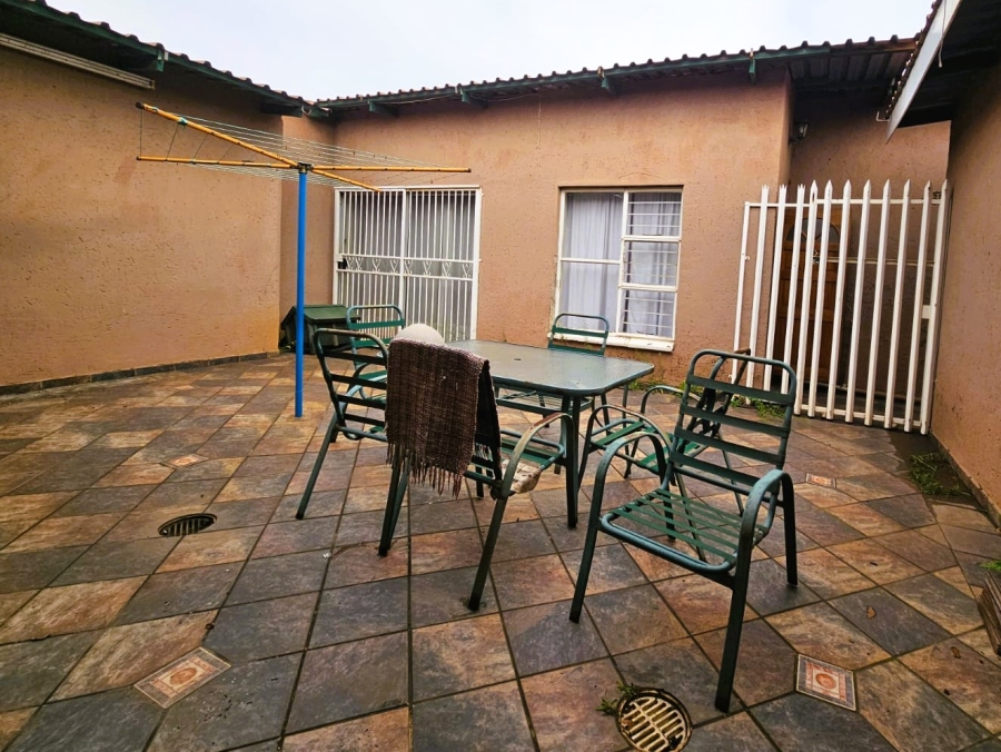 7 Bedroom Property for Sale in Casseldale Gauteng