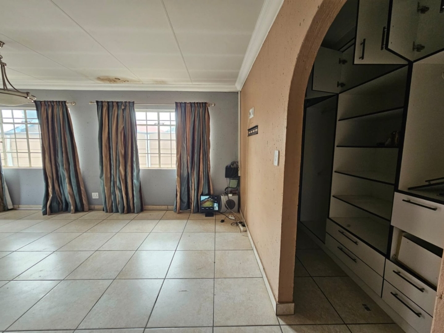 7 Bedroom Property for Sale in Casseldale Gauteng