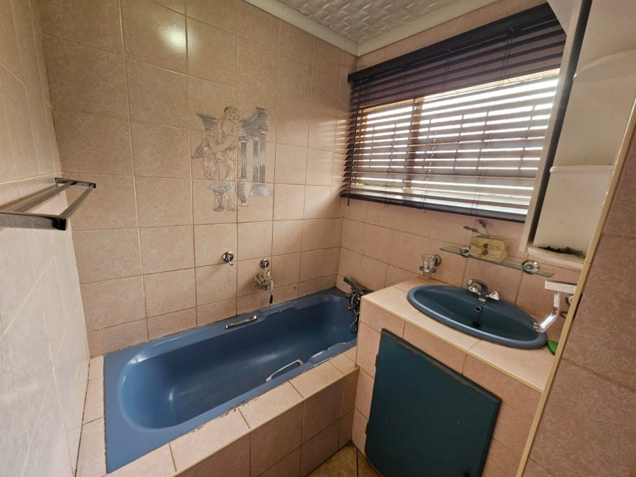 7 Bedroom Property for Sale in Casseldale Gauteng