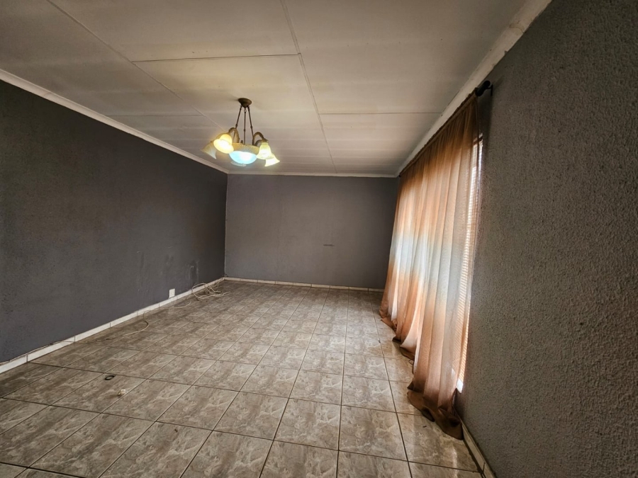7 Bedroom Property for Sale in Casseldale Gauteng