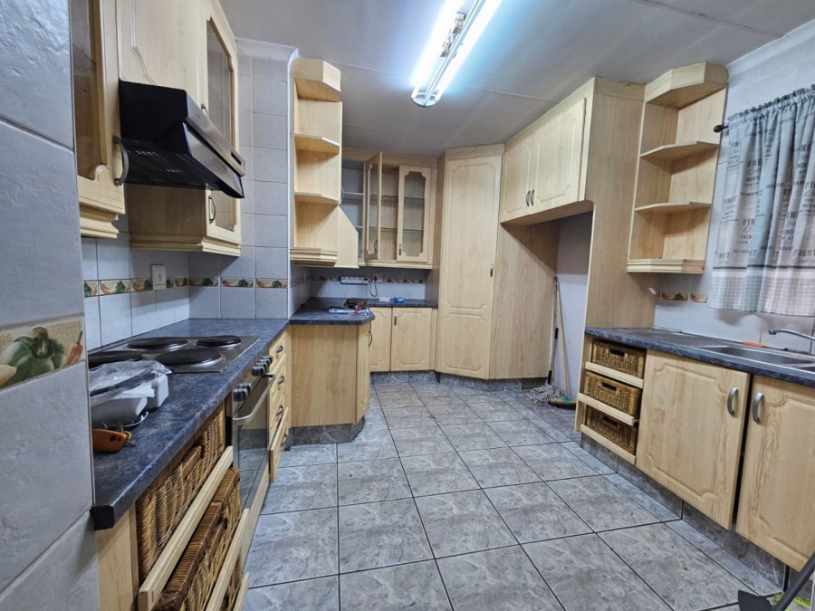 7 Bedroom Property for Sale in Casseldale Gauteng