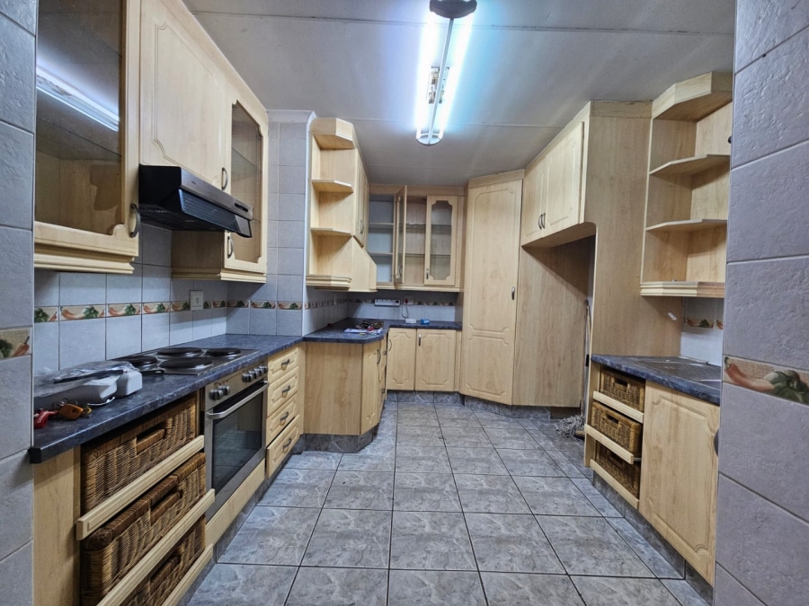 7 Bedroom Property for Sale in Casseldale Gauteng