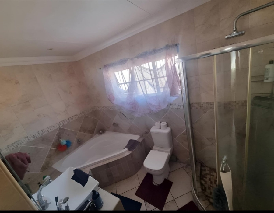 7 Bedroom Property for Sale in Casseldale Gauteng