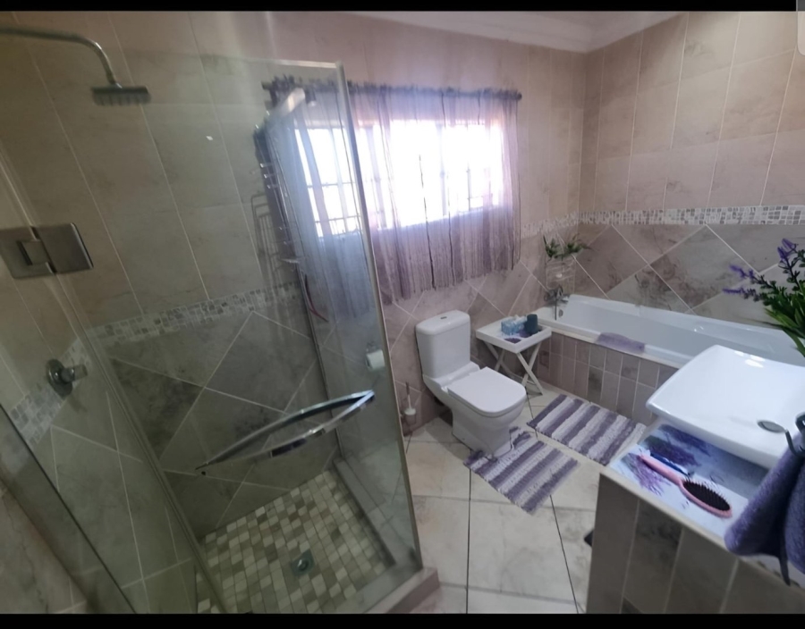 7 Bedroom Property for Sale in Casseldale Gauteng