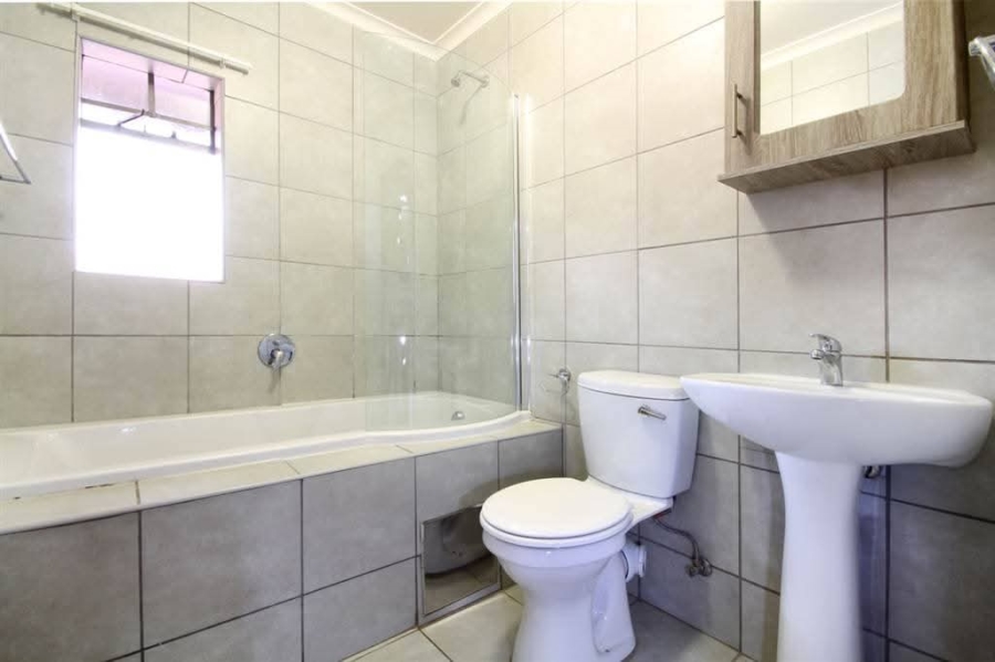 2 Bedroom Property for Sale in Heuweloord Gauteng