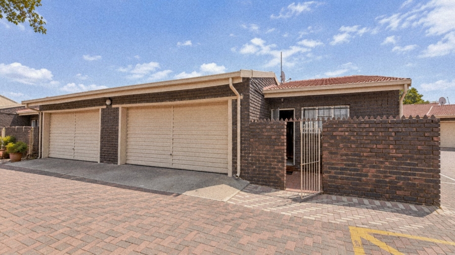 2 Bedroom Property for Sale in Three Rivers Gauteng