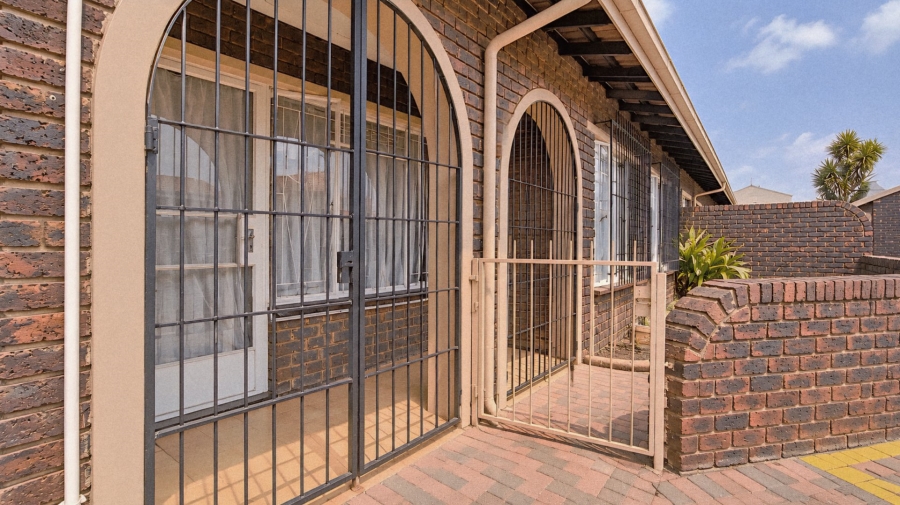 2 Bedroom Property for Sale in Three Rivers Gauteng