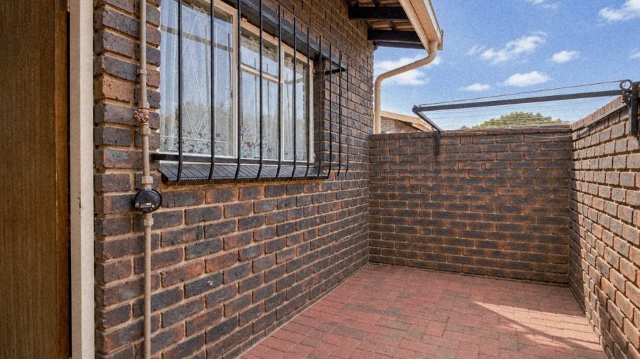 2 Bedroom Property for Sale in Three Rivers Gauteng
