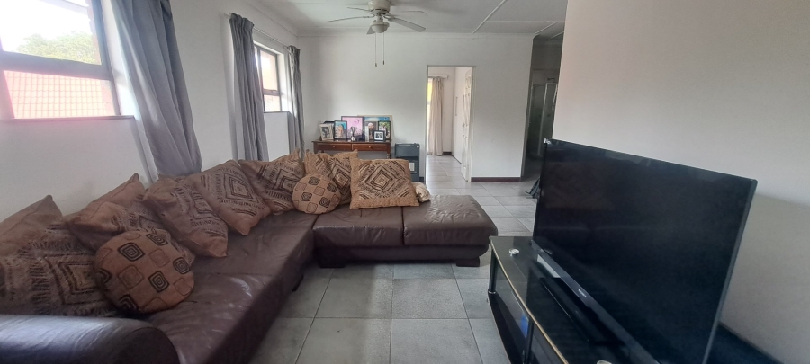 To Let 2 Bedroom Property for Rent in Essexwold Gauteng