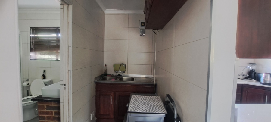 To Let 2 Bedroom Property for Rent in Essexwold Gauteng