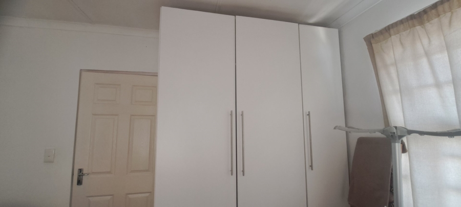 To Let 2 Bedroom Property for Rent in Essexwold Gauteng