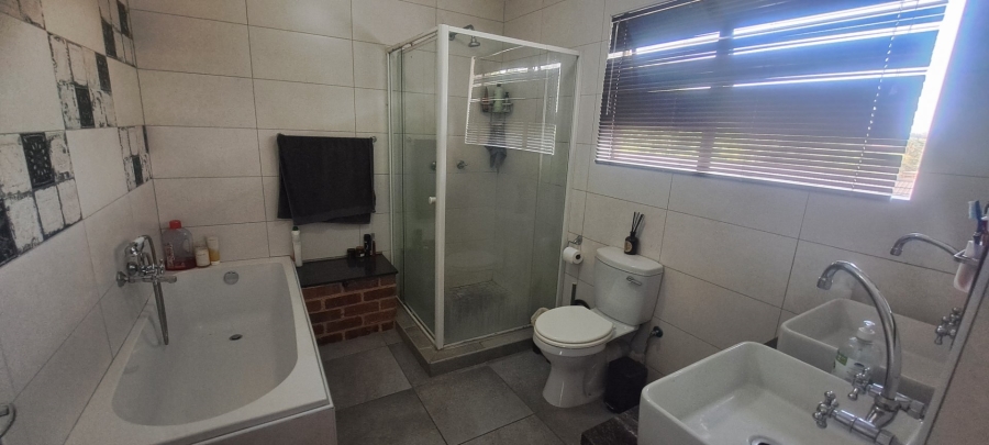To Let 2 Bedroom Property for Rent in Essexwold Gauteng