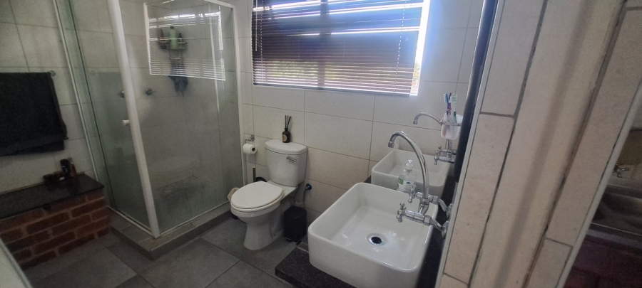 To Let 2 Bedroom Property for Rent in Essexwold Gauteng