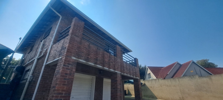 To Let 2 Bedroom Property for Rent in Essexwold Gauteng