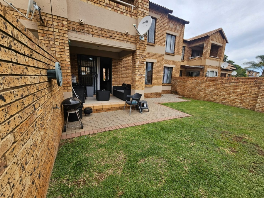 2 Bedroom Property for Sale in Monavoni Gauteng