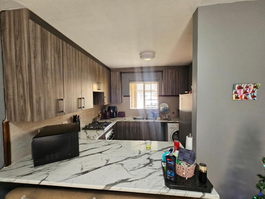 2 Bedroom Property for Sale in Monavoni Gauteng