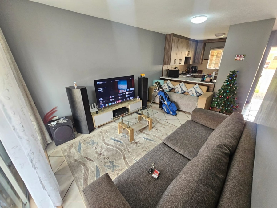 2 Bedroom Property for Sale in Monavoni Gauteng