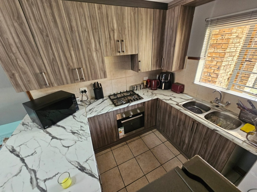 2 Bedroom Property for Sale in Monavoni Gauteng