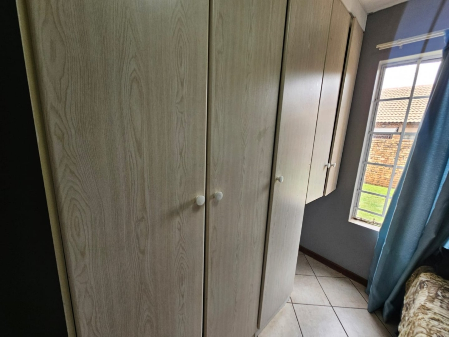 2 Bedroom Property for Sale in Monavoni Gauteng