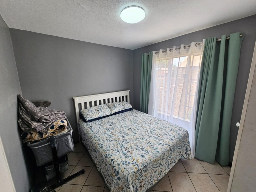 2 Bedroom Property for Sale in Monavoni Gauteng