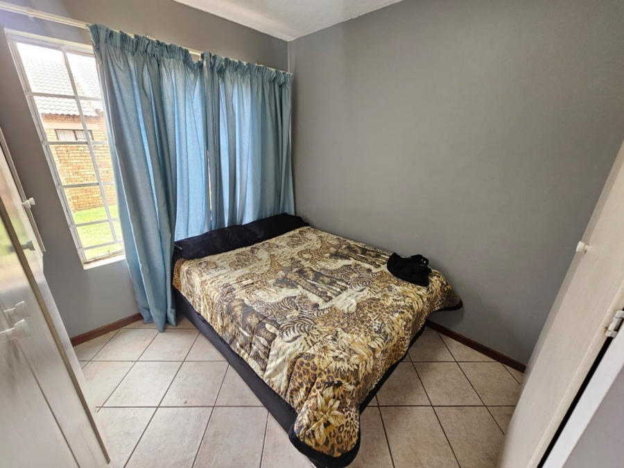 2 Bedroom Property for Sale in Monavoni Gauteng